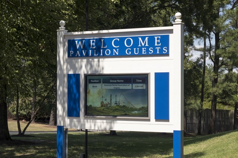 Outdoor Digital Signage Kings Dominion