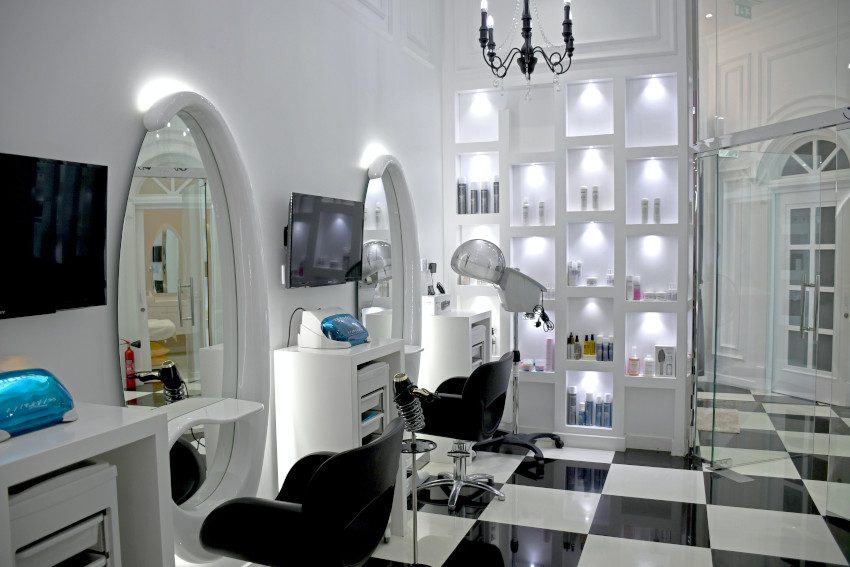 Why Should You Use Digital Signage in Your Salon Suite?